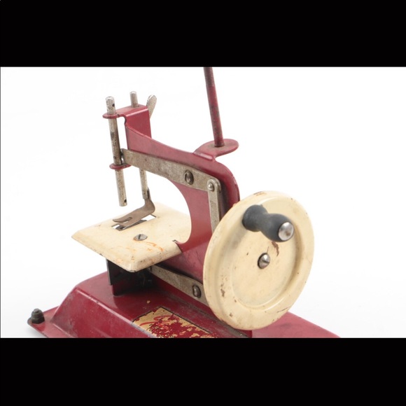 Antique toy sewing machine - Picture 4 of 4